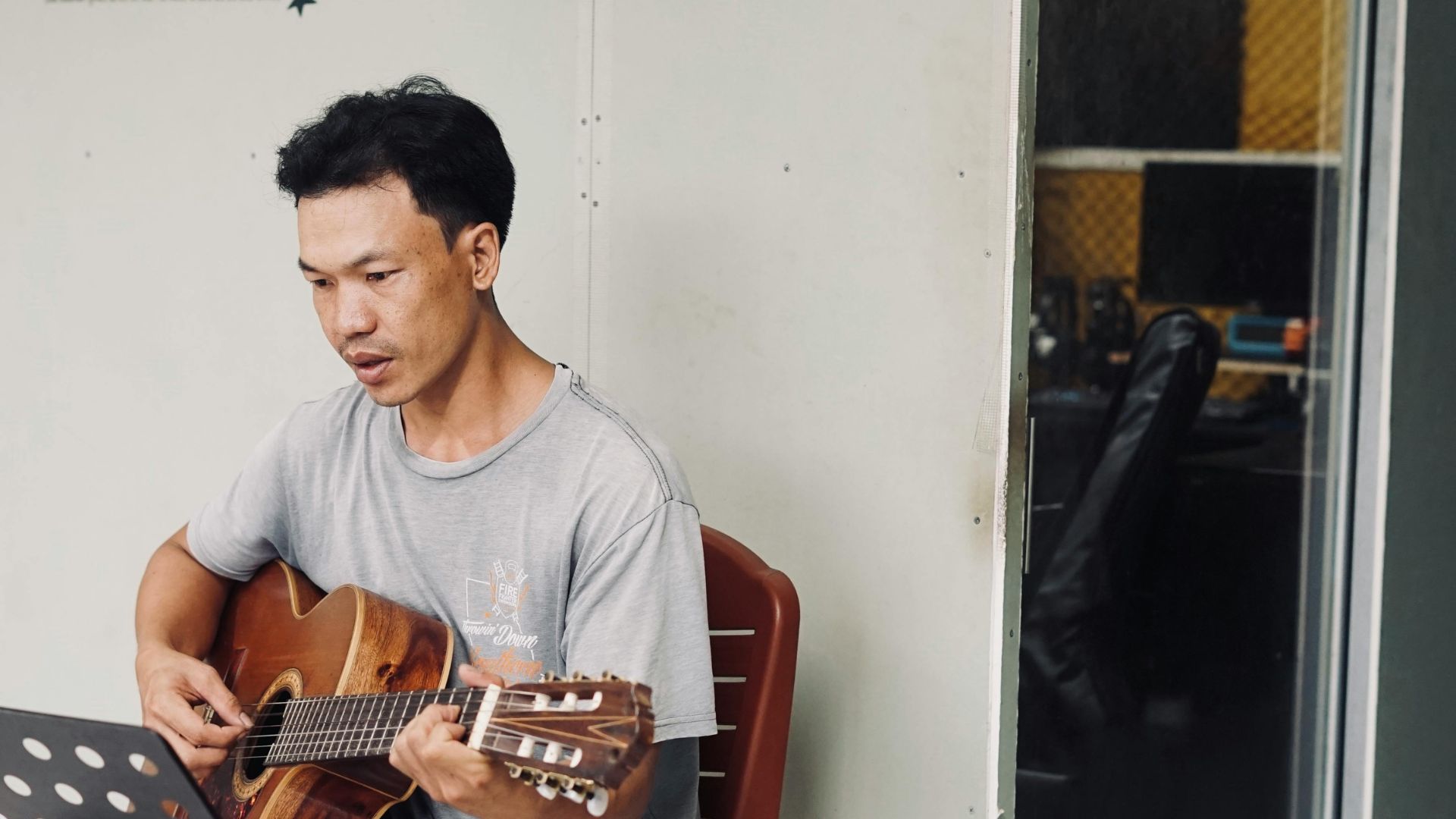 a man practising guitar